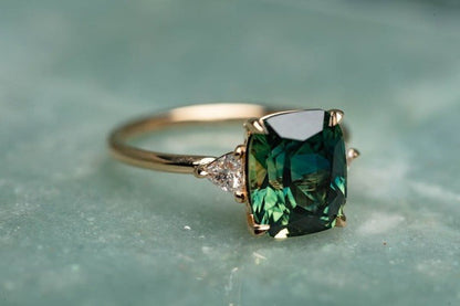 Vintage-Inspireret Grøn Ædelsten Ring | Guld